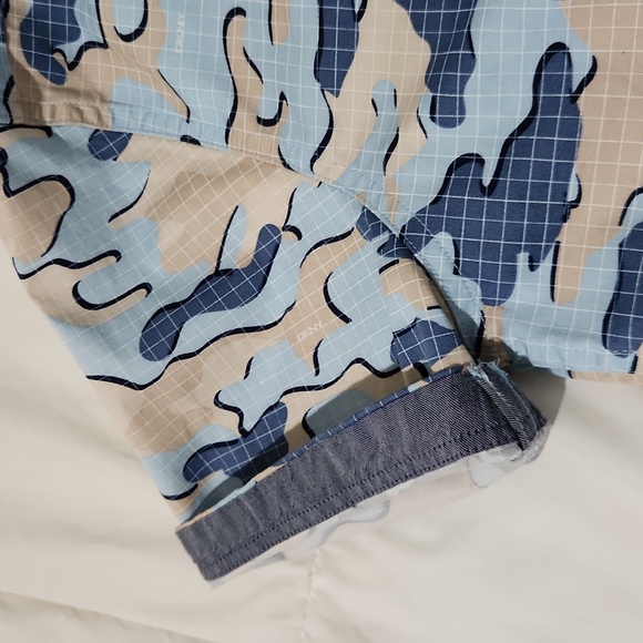 DKNY mens short sleeve retro camouflage button up - Picture 7 of 7